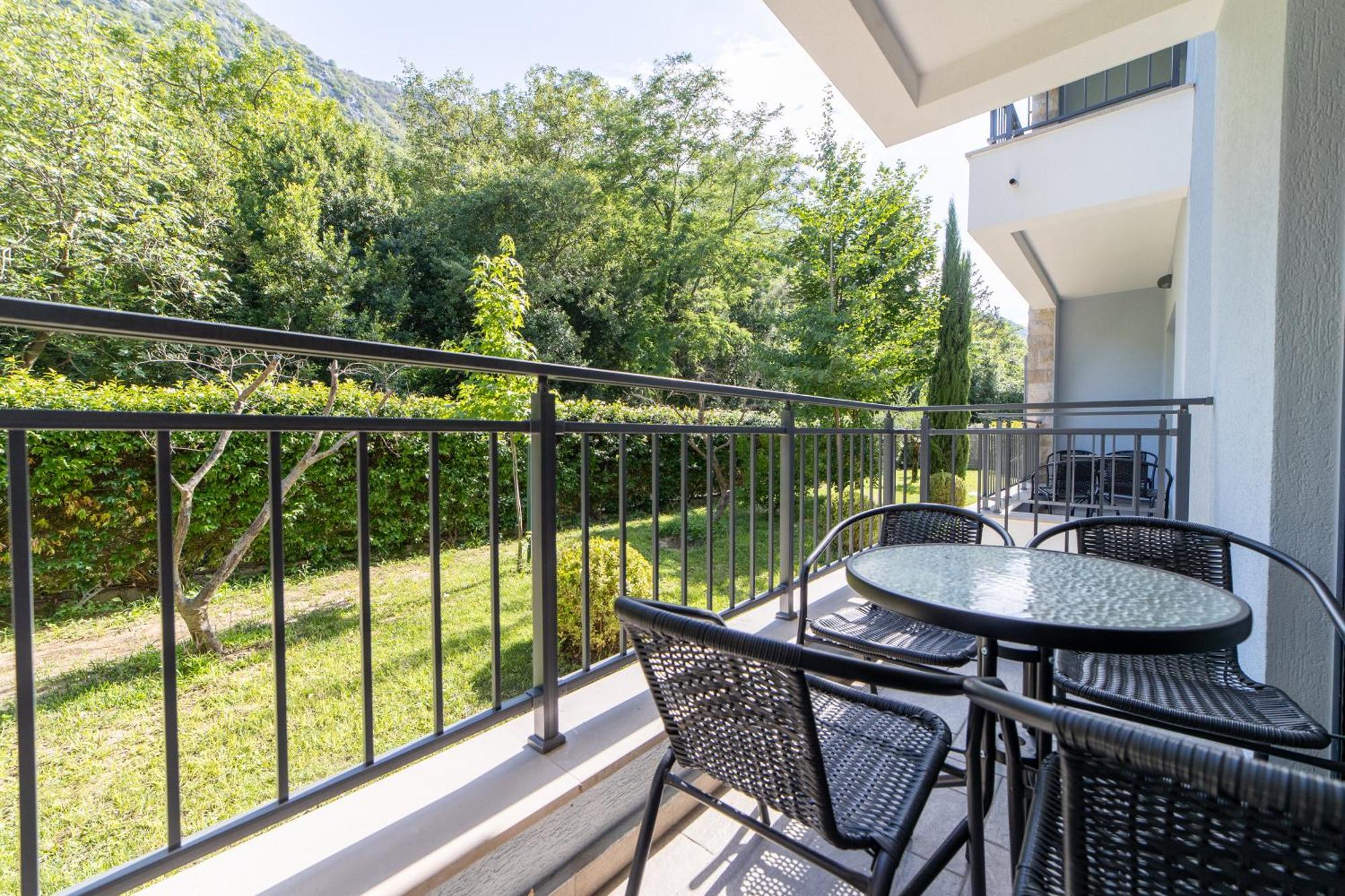 Green Bay Apartments Morinj Kotor Exterior photo